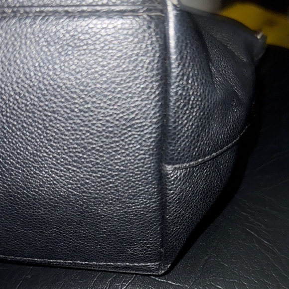 Victoria’s Secret Black & Gold Leather Shoulder  Bag with Gold Chain - Picture 4 of 14